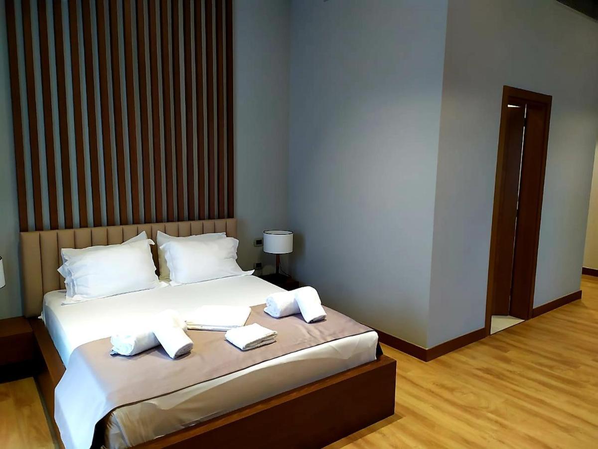 Portik Hotel Berat Esterno foto