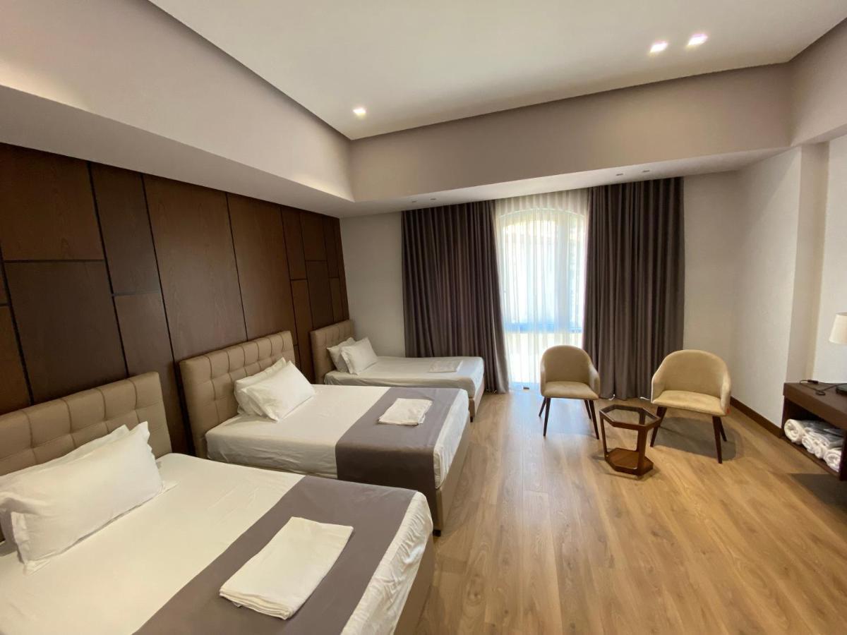 Portik Hotel Berat Esterno foto