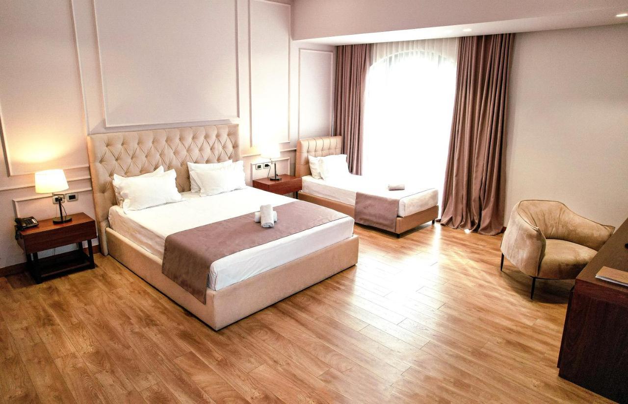 Portik Hotel Berat Esterno foto
