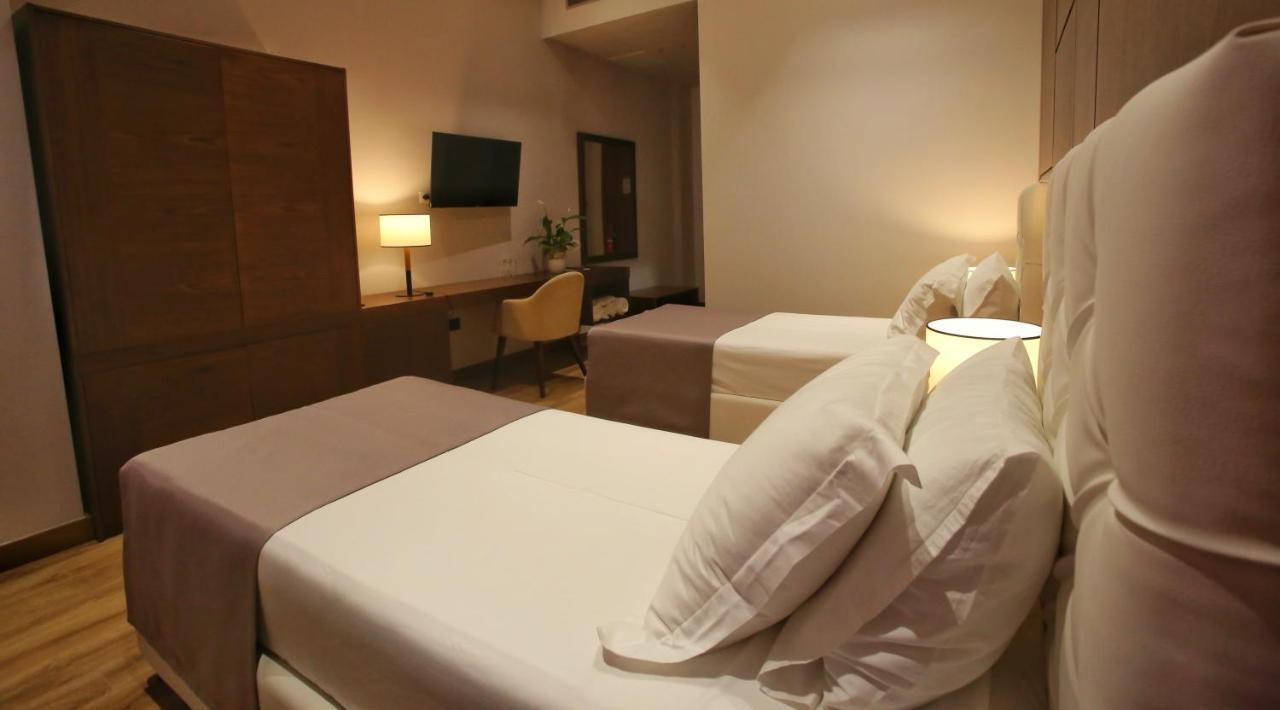 Portik Hotel Berat Esterno foto